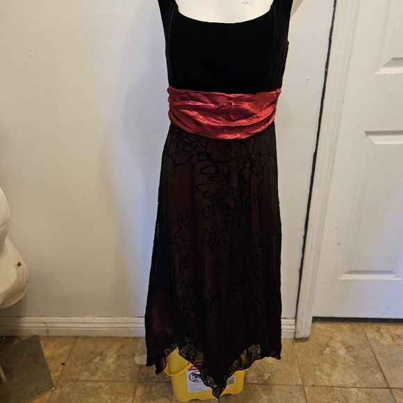 Red and Black Dress by studio y Sz M - Picture 3 of 11